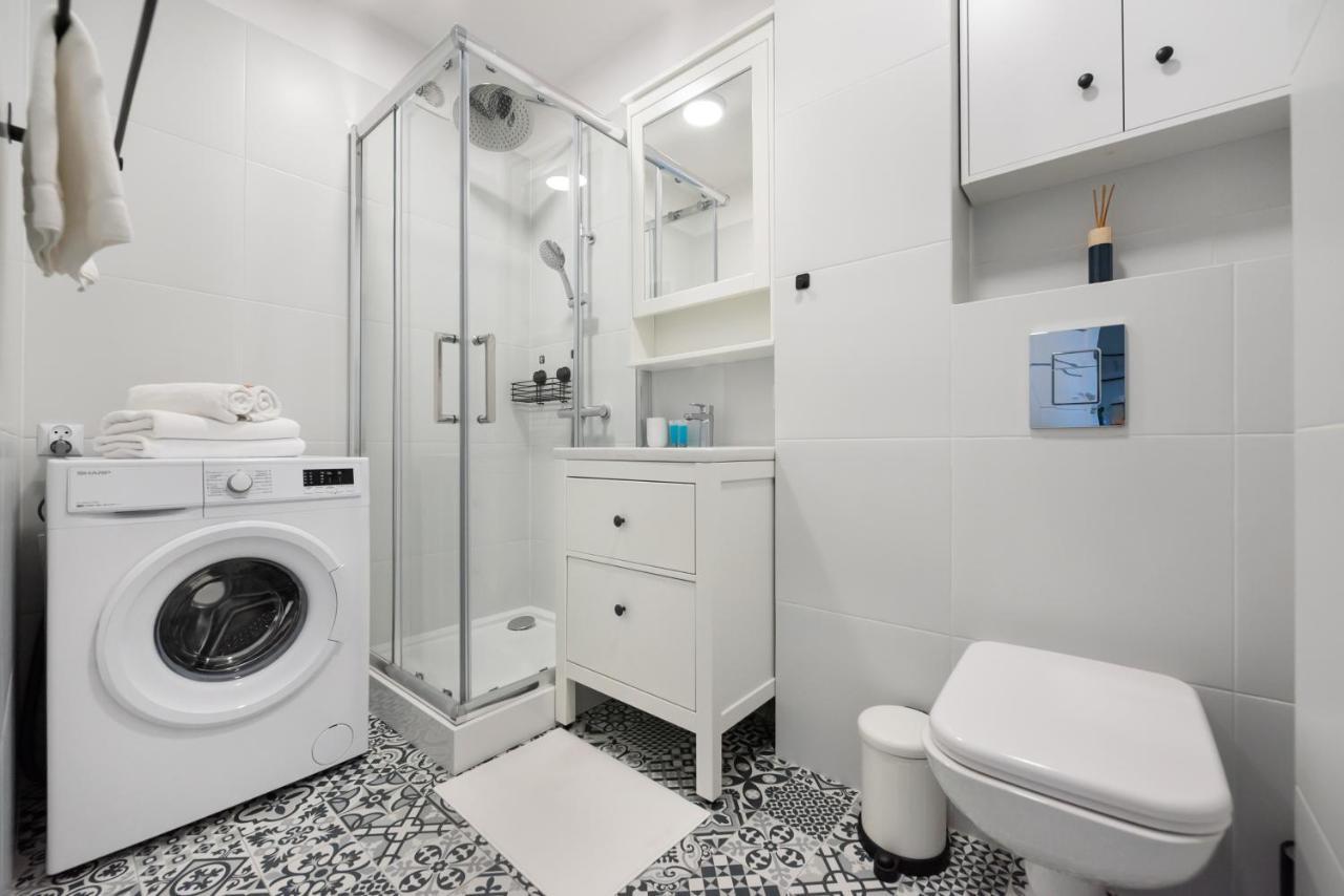 Nowogrodzka Grey Apartment Warsaw Exterior photo
